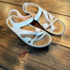 Naot women’s Paris sandals size 37, size 6 GUC, made in Israel, comfort, Velcro